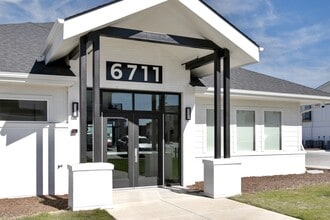 Building Photo - Arno at Coventry