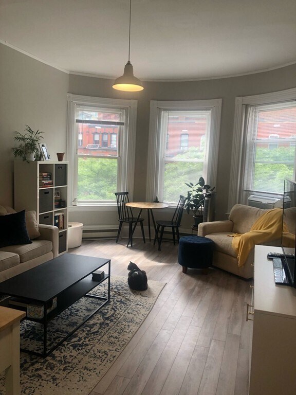 Building Photo - 360 Newbury St