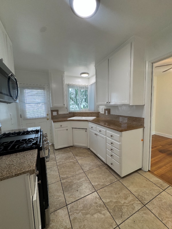 Building Photo - 1750 Grevelia St