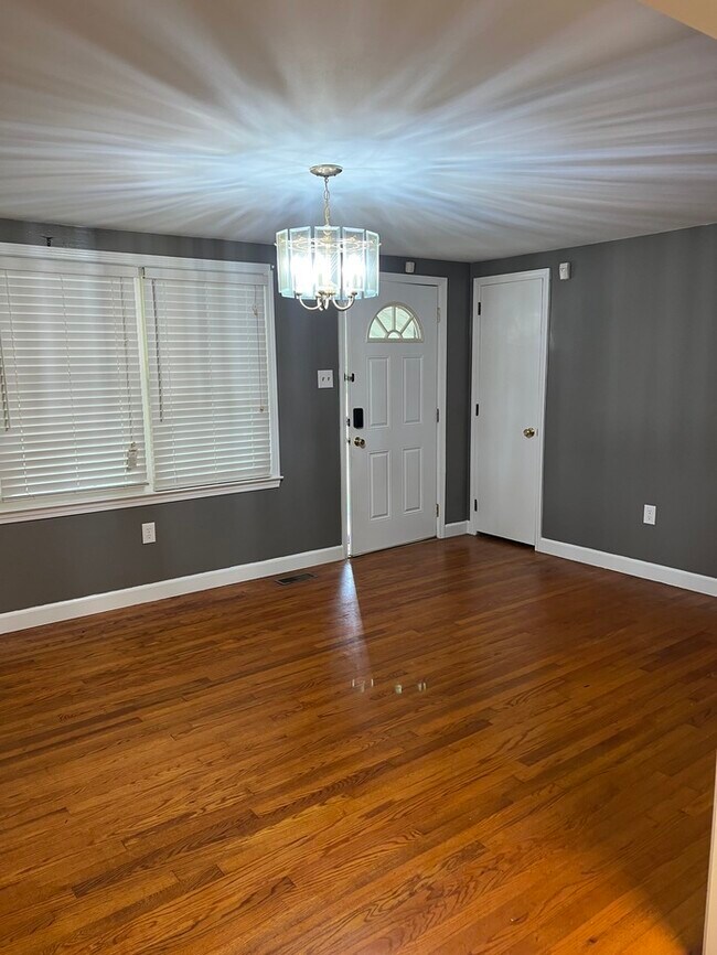 Foto del edificio - 217 Peony Ln