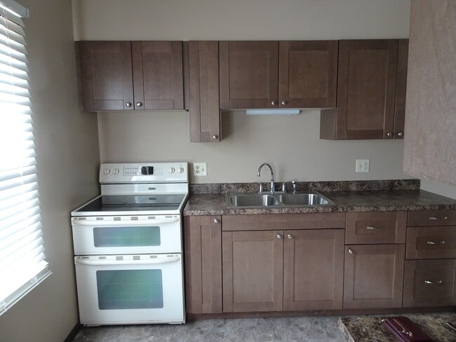 Building Photo - 404 Plaza Heights Rd