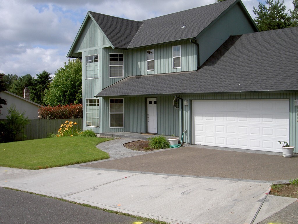 Primary Photo - Beautiful Home on a Quiet Street Near Walk...