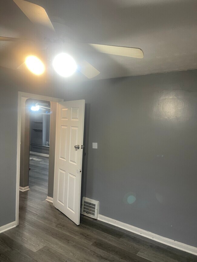 Foto del edificio - 12417 Watterson Ave