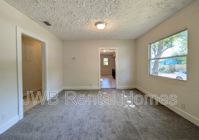 Foto del edificio - 1539 W 13th St