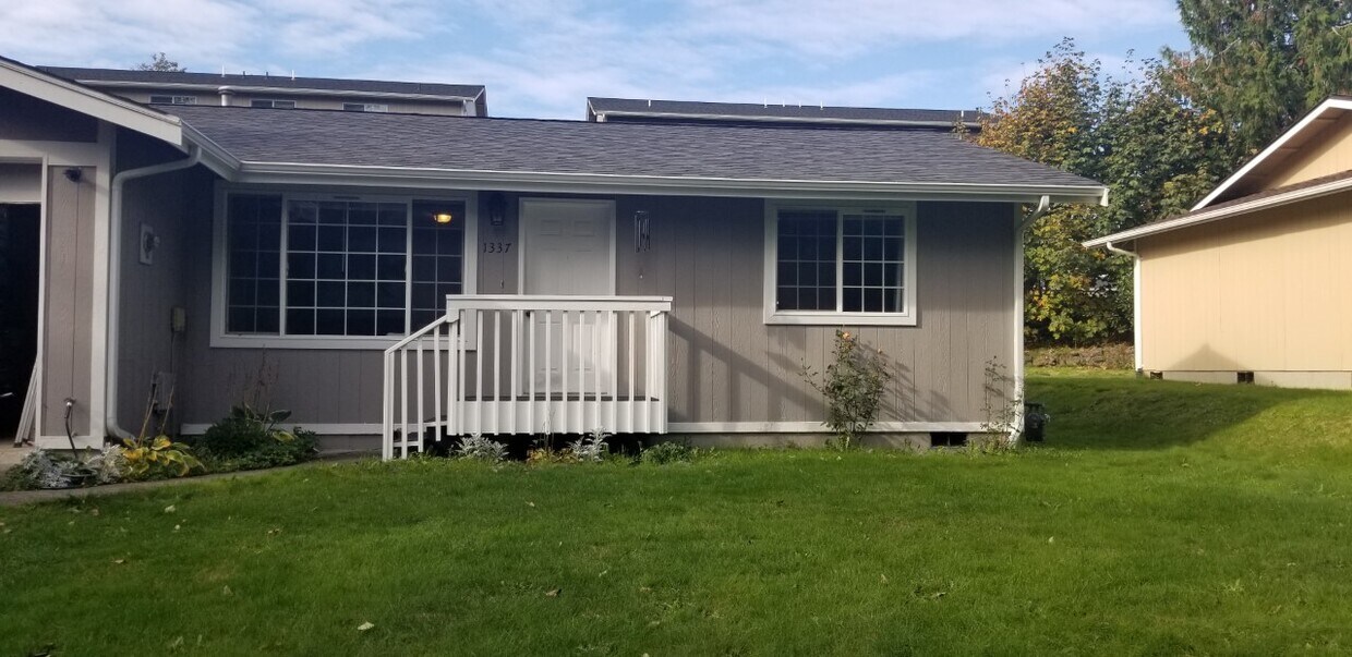 Primary Photo - 1337 NE Dawn Rd