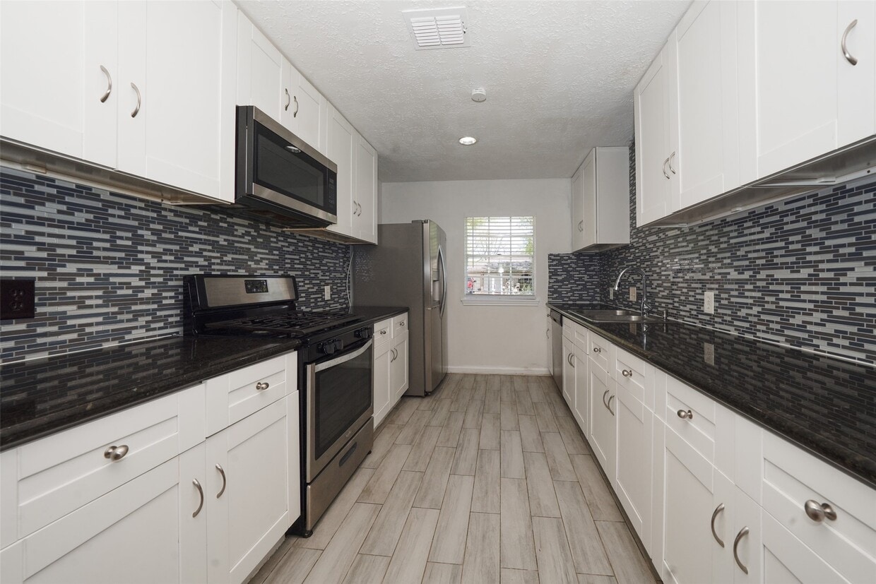 Building Photo - 5375 Little John Ln