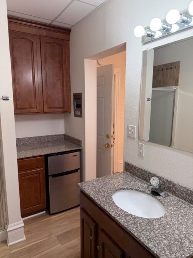 Building Photo - Magnolia - Beauty Shop