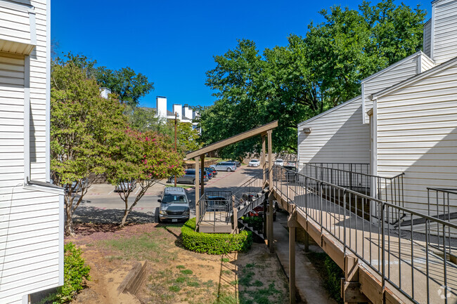 Protected Walkways - Neurock of Meadow Green