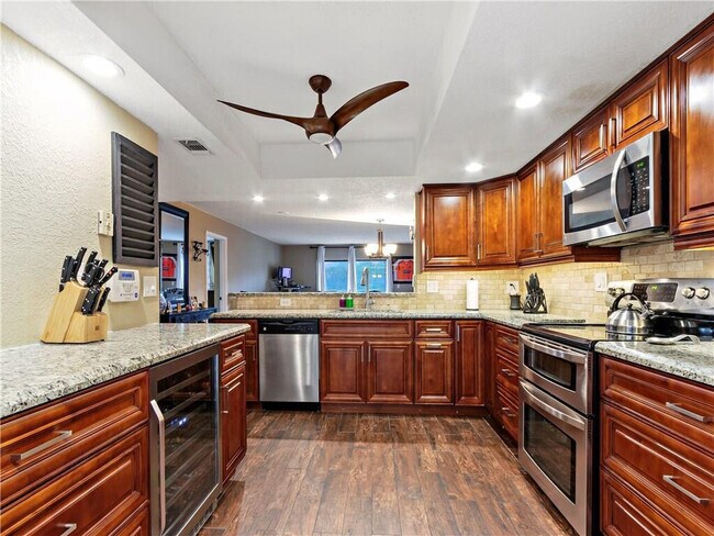 Foto del edificio - 65 Deer Creek Rd