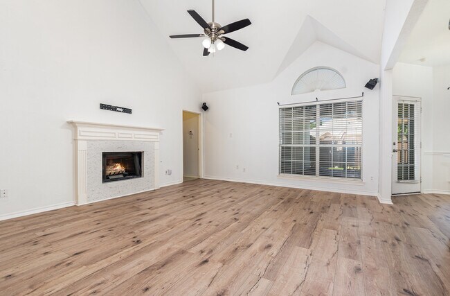 Building Photo - 1144 Taylor Ln