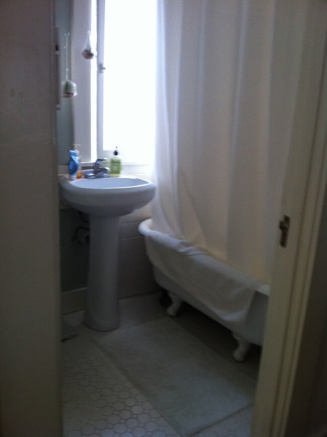 baño - 420 El Centro St