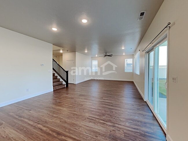 Building Photo - 842 N Garnet Creek Ave