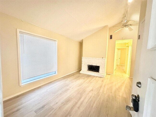 Building Photo - 4302 Scottsdale Rd