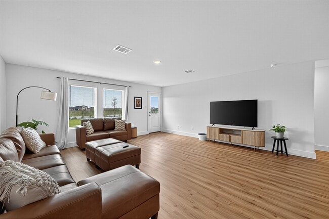 Building Photo - 27615 Village Cir Dr