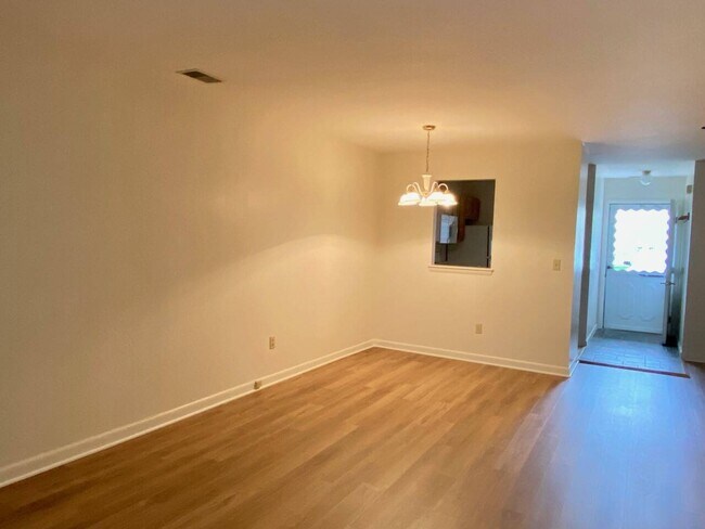 Foto del edificio - 105 Gregory Ct