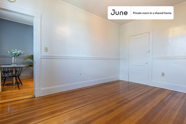 Foto del edificio - Room in Shared 3 bed/1 bath home