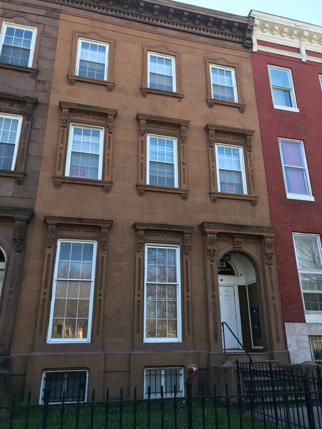 Foto del edificio - 1323 W Fayette St