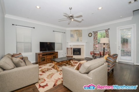 Building Photo - Stunning 3/2.5 townhouse in Royal Oaks Court