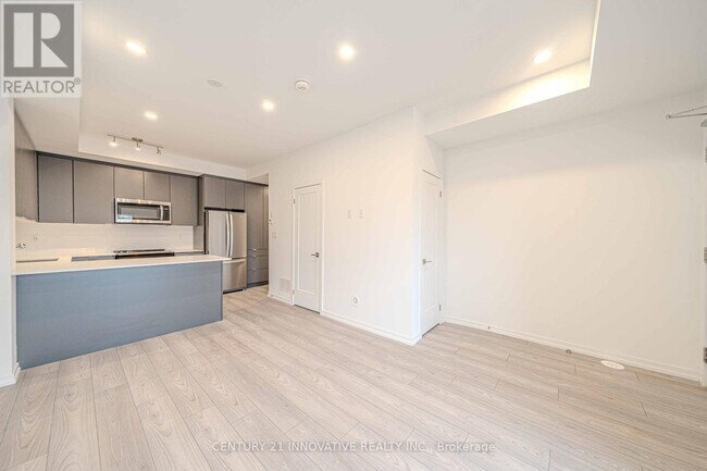 Building Photo - 11-11 Lytham Grn Cir