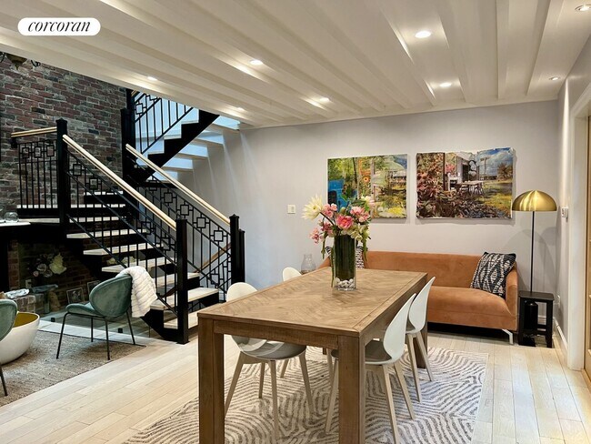 Building Photo - 405 W 45th St