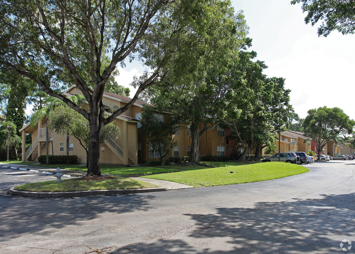 Primary Photo - Ponte Verde At Palm Beach Lakes