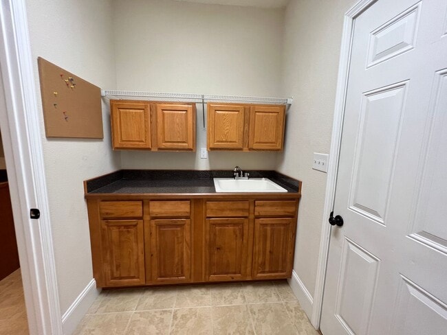 Building Photo - 1930 Scarlett Meadows Dr