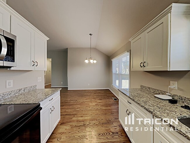 Building Photo - 2828 Blackwood Drive Nashville TN