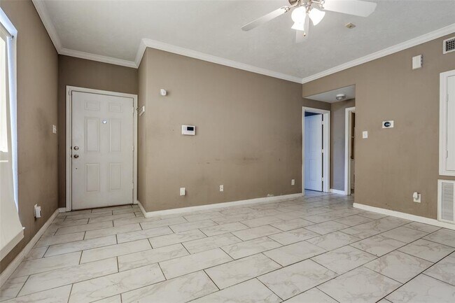 Building Photo - 6289 Wilcrest Dr