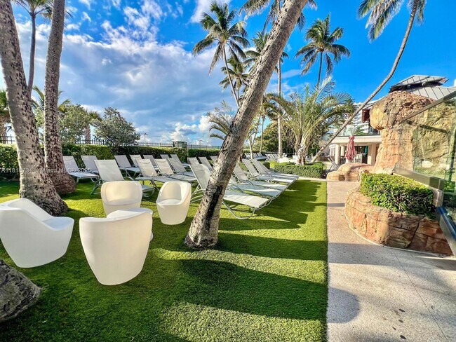 Foto del edificio - 5225 Collins Ave