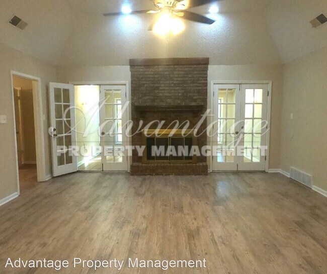 Foto del edificio - 3 br, 2 bath House - 3040 Gramercy Cv.