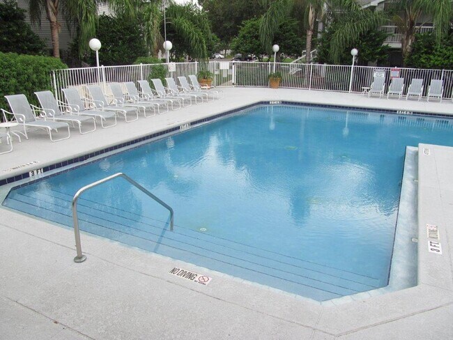 Foto del edificio - 2565 Grassy Point Dr