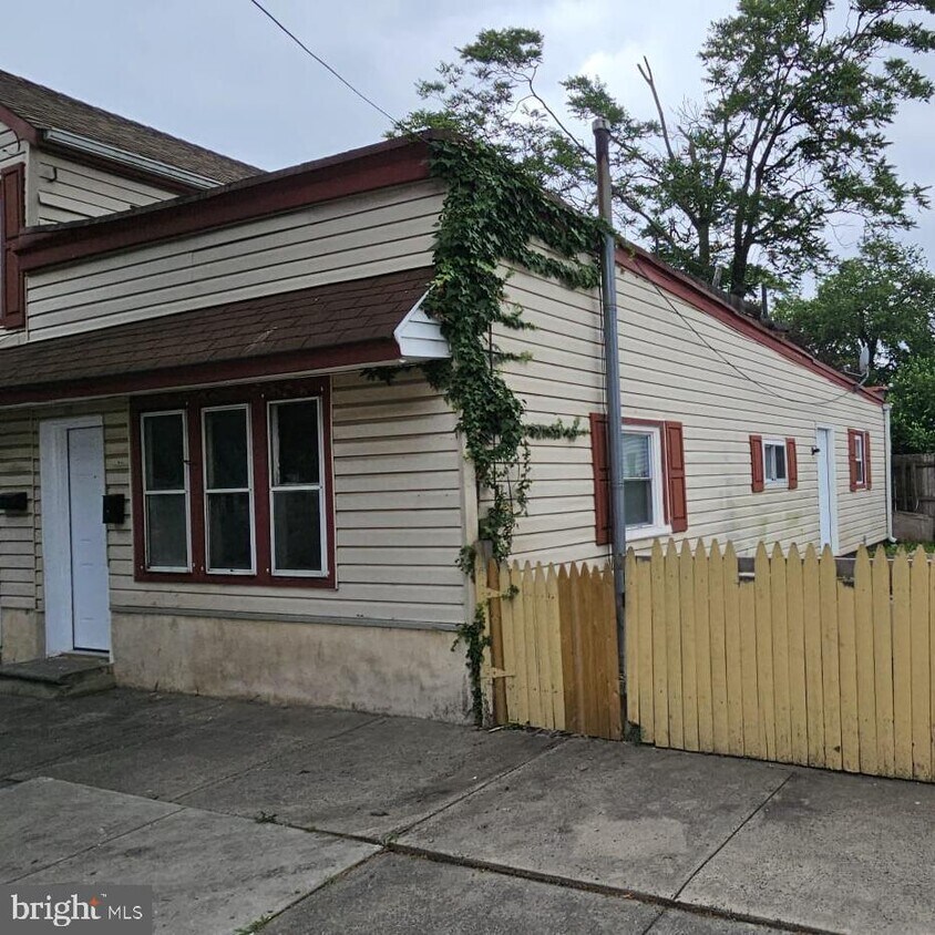 Foto principal - 109-11 N Burlington St