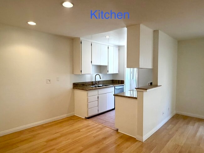 Building Photo - 844 7th St