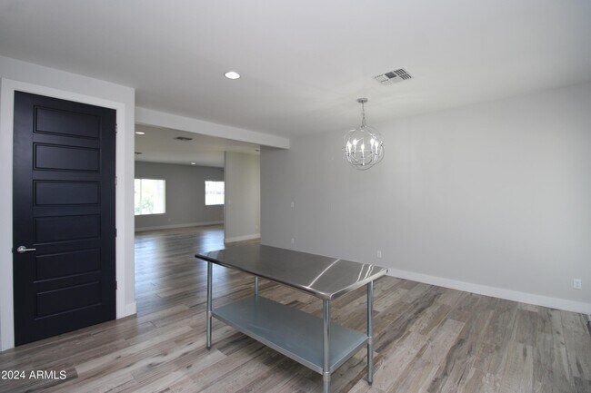 Foto del edificio - 2140 E Palm Ln
