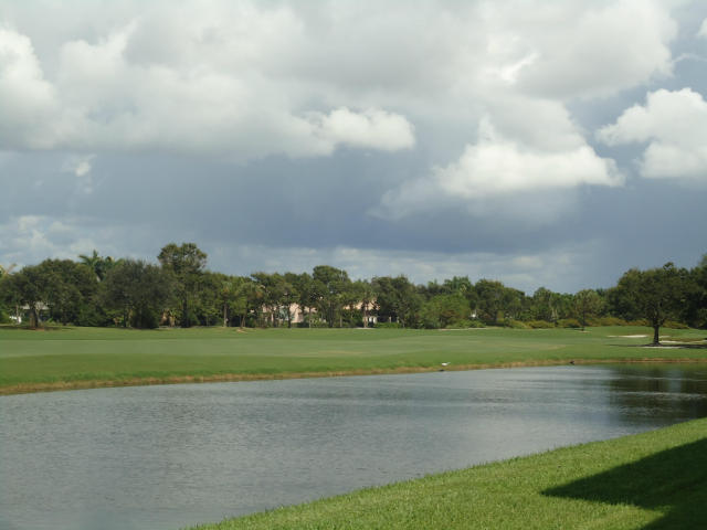 Foto del edificio - 2421 Village Blvd