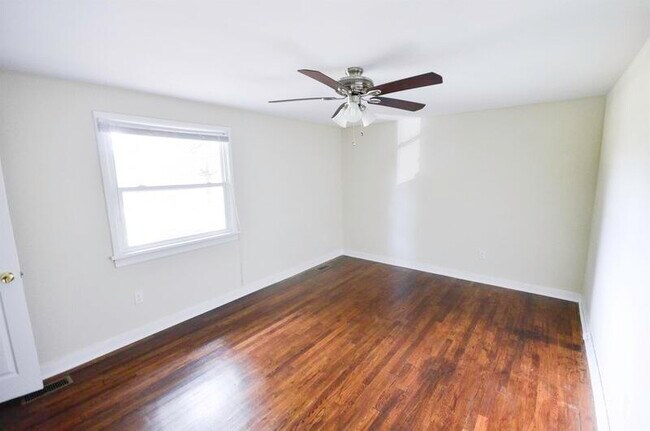 Building Photo - 2118 Parkwood Ave