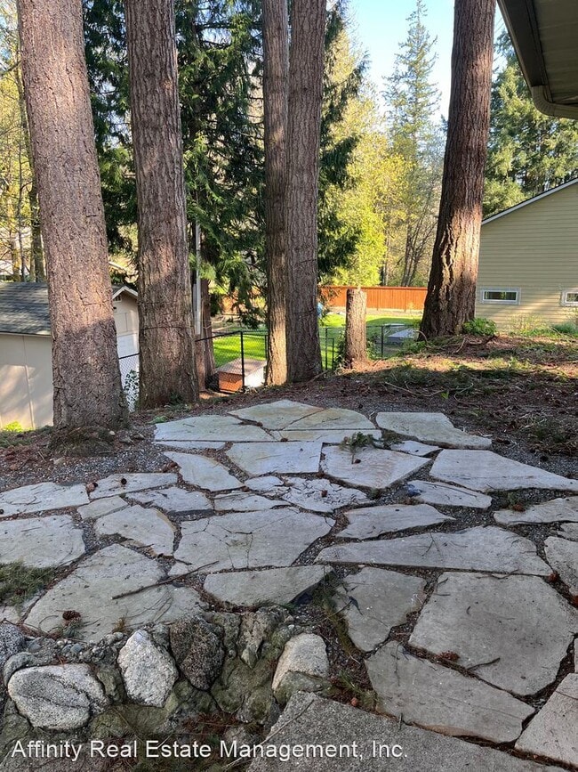 Building Photo - 2 br, 1 bath House - 624 108th AVe Ct E