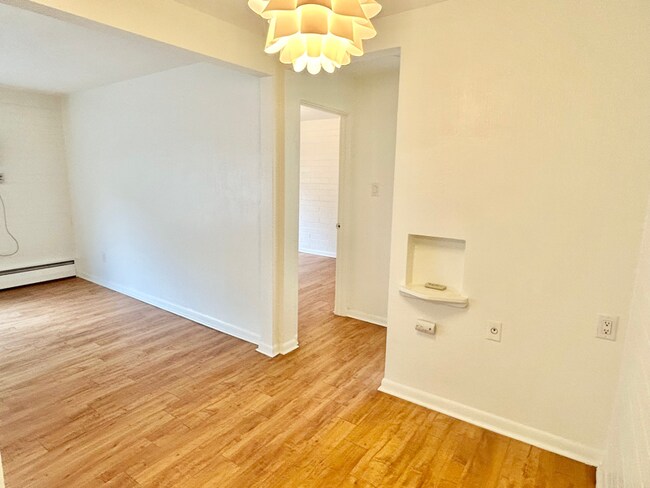 Building Photo - 5280 W 17th Ave