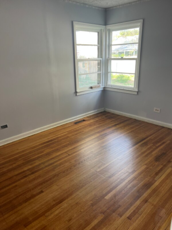 Building Photo - 2035 E Random