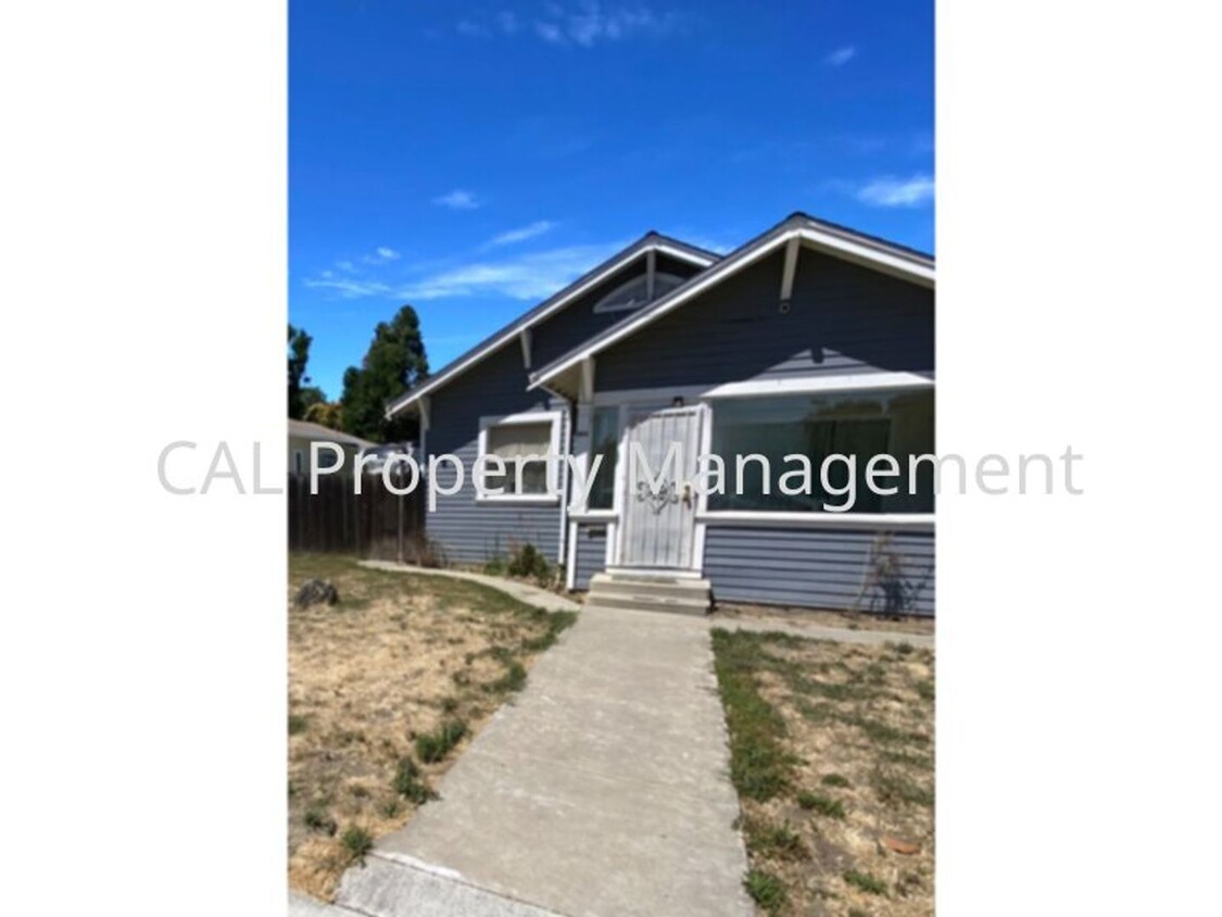 Building Photo - 3 bedroom in Hollister, CA!