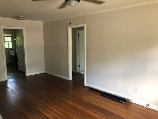Foto del edificio - DUPLEX - 217B Rankin Blvd