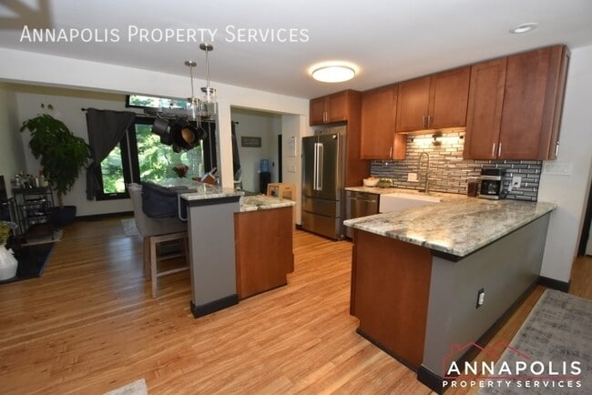 Building Photo - 910 langdon court