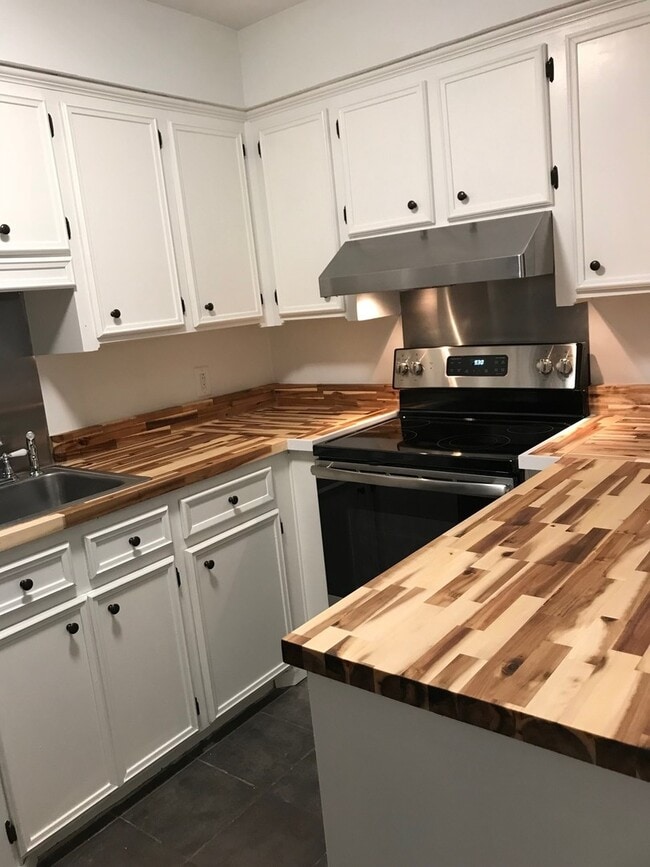 Photo - 117W-117 Wentworth Street Apartment