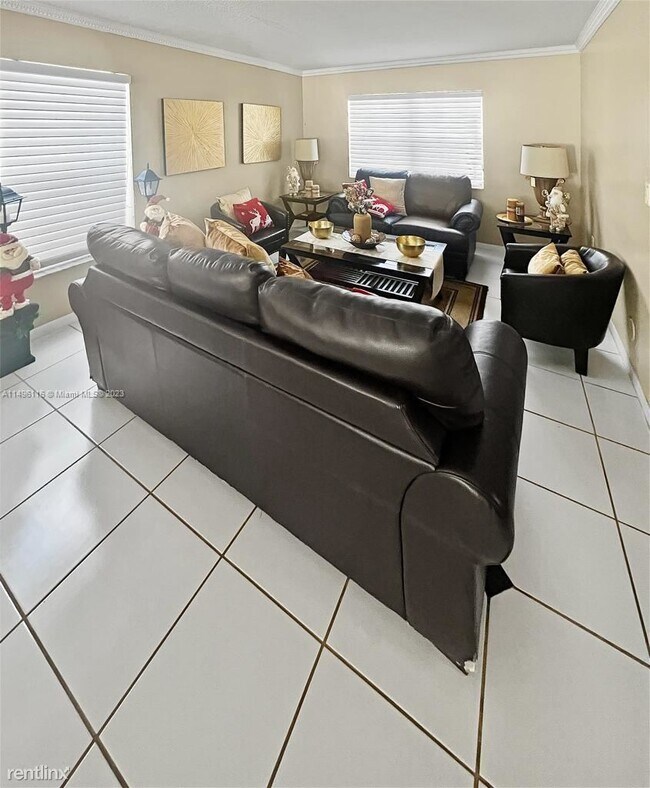 Building Photo - 4 br, 2.5 bath House - 10110 SW 166th Ct
