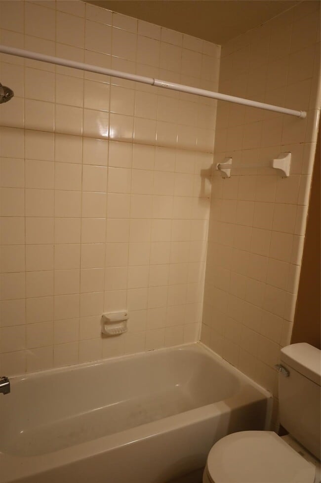 Building Photo - 18027 Landing Brook Dr
