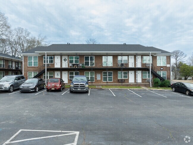 Amplio estacionamiento disponible - Fountain Blue Apartments