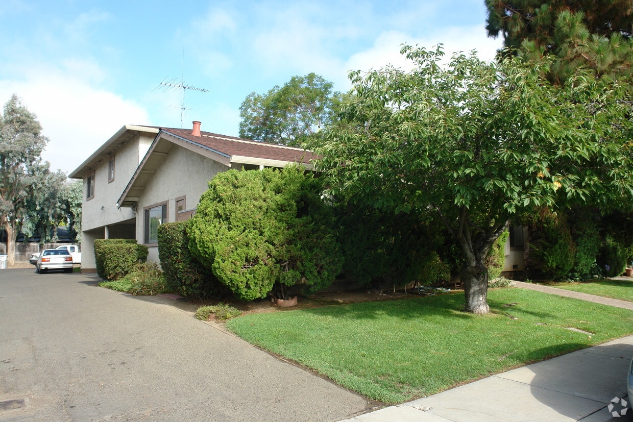 Primary Photo - 1525 Moorpark Ave