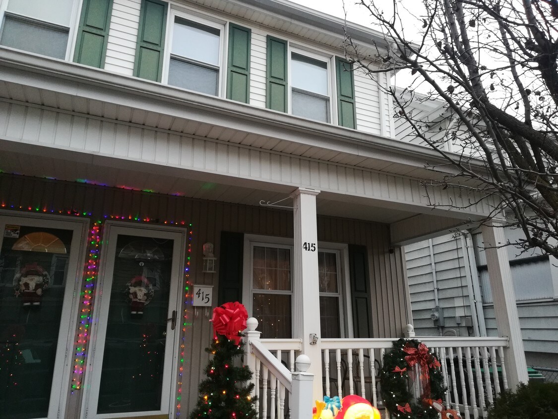 Primary Photo - 415 Winters Ave