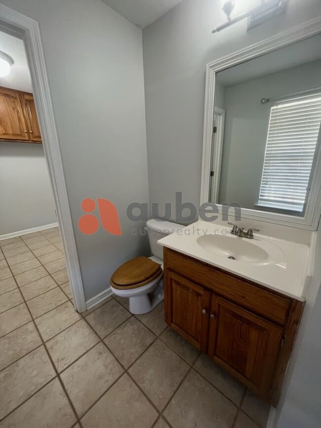 Building Photo - Charming 3 Bedroom 2.5 Bathroom in Ooltewah!