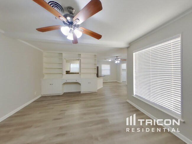 Foto del edificio - 3240 Springwood Ln